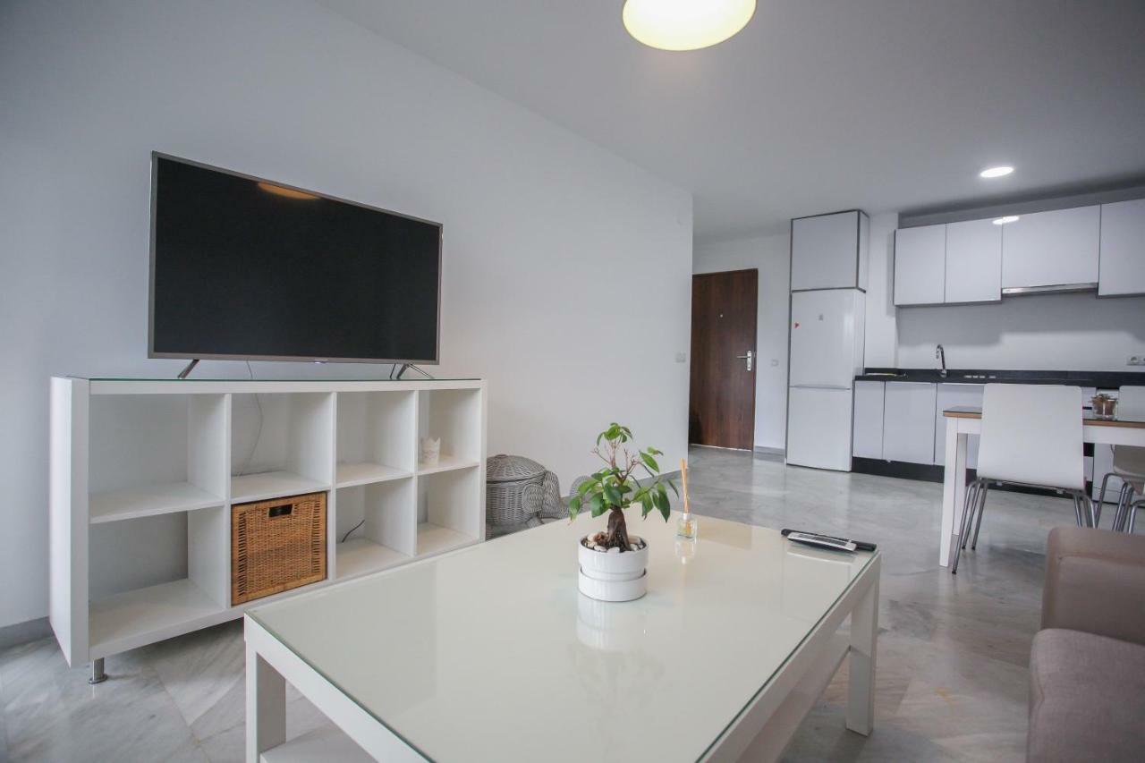 Apartamento En La Carihuela Con Piscina Y Parking, Al Lado De La Playa Apartment Torremolinos Exterior photo