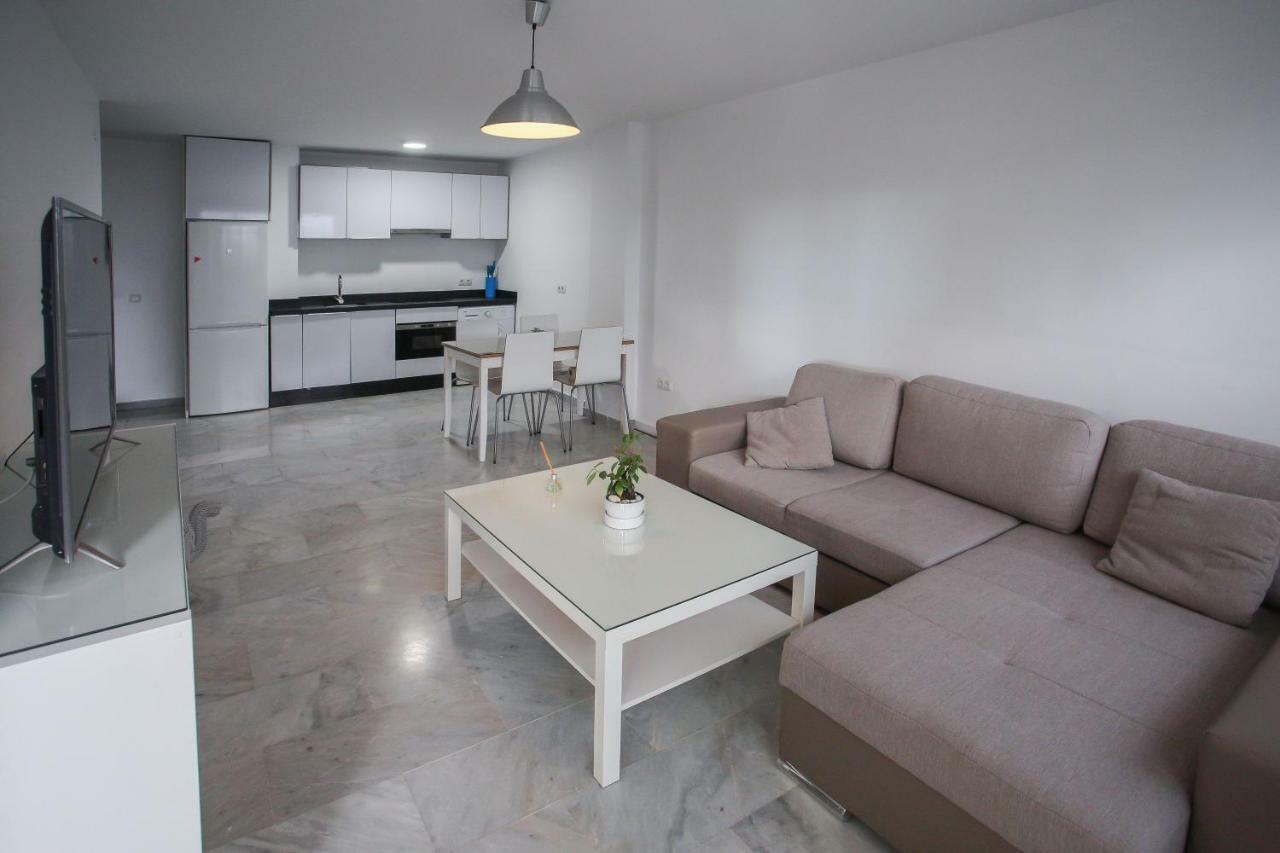 Apartamento En La Carihuela Con Piscina Y Parking, Al Lado De La Playa Apartment Torremolinos Exterior photo